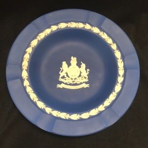 Wedgwood Jasperware Royal Blue/White Relief Silver Jubilee Ashtray